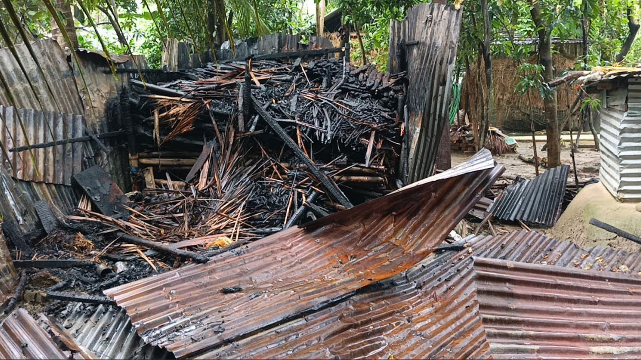 ফেসবুকে মাদকবিরোধী পোস্ট, কলেজছাত্রীর ঘরে আগুন দেওয়ার অভিযোগ