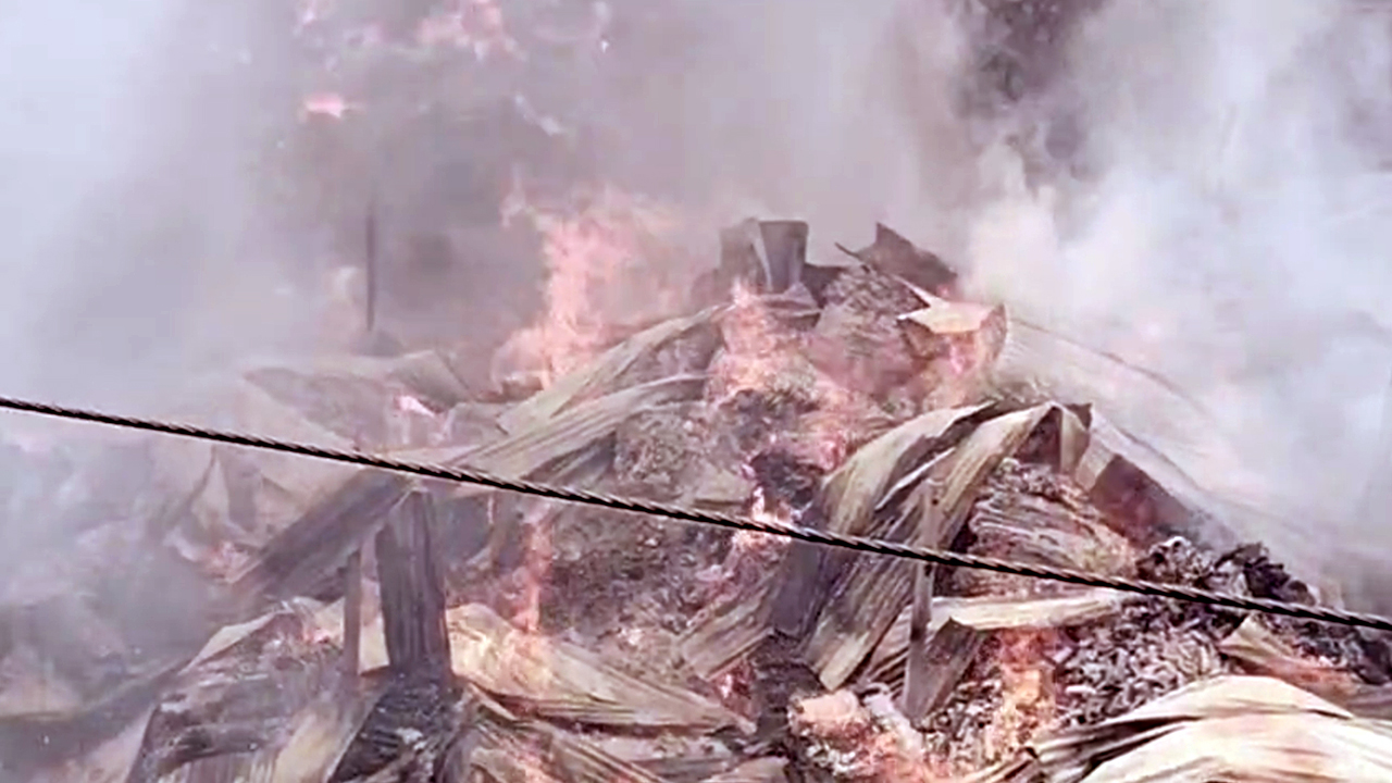 গাজীপুরে ঝুটের গুদামে আগুন, নিয়ন্ত্রণে ৬ ইউনিট