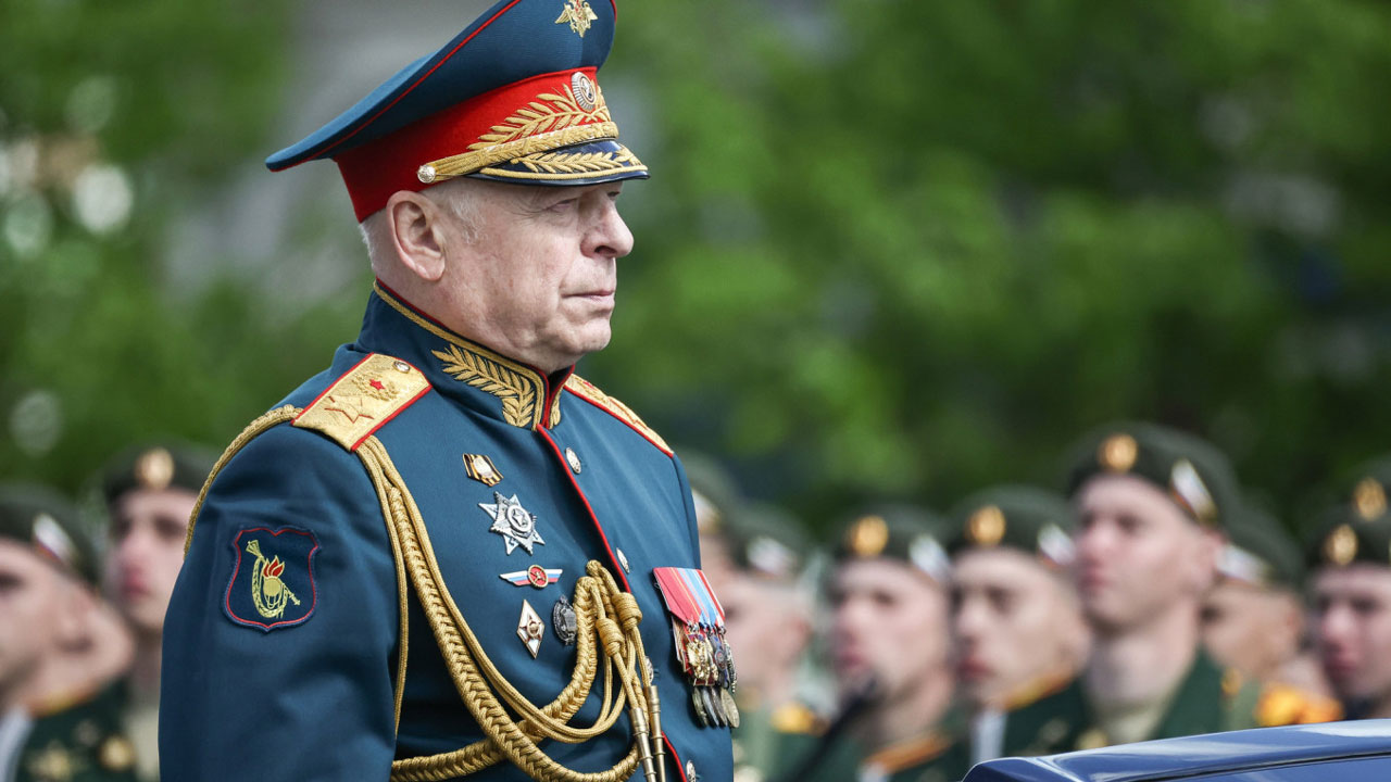 রাশিয়ার স্থলবাহিনীর প্রধানকে বরখাস্ত করলেন পুতিন