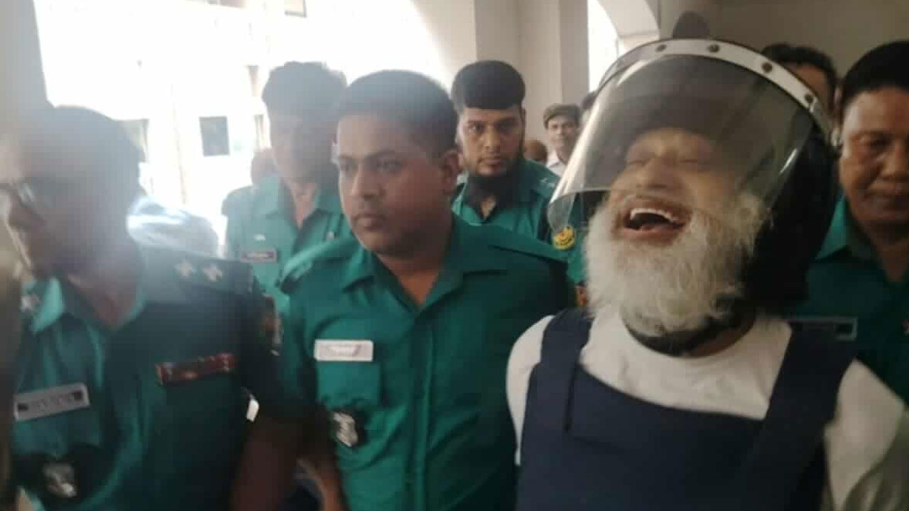 আদালতে পুলিশের সঙ্গে হাজী সেলিমের চিৎকার-চেঁচামেচি