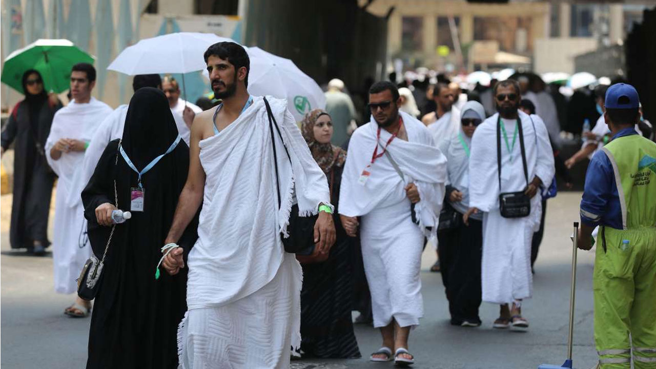 ইহরামের জন্য কেমন কাপড় পরা উত্তম?