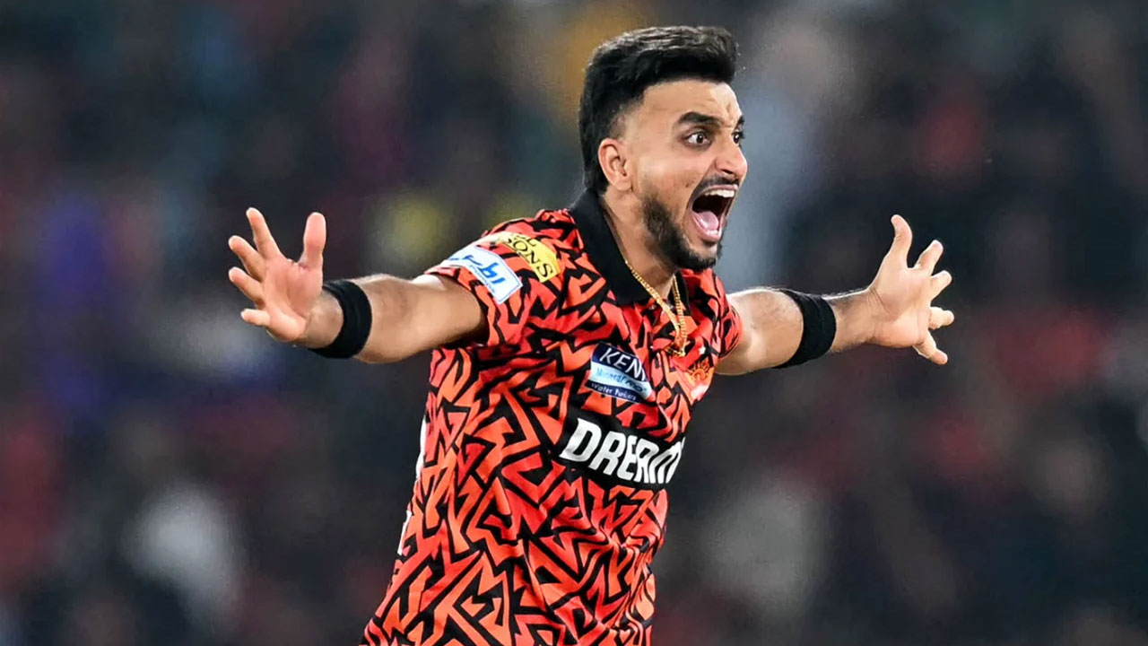 আইপিএলে ইতিহাস গড়লেন হার্শাল প্যাটেল