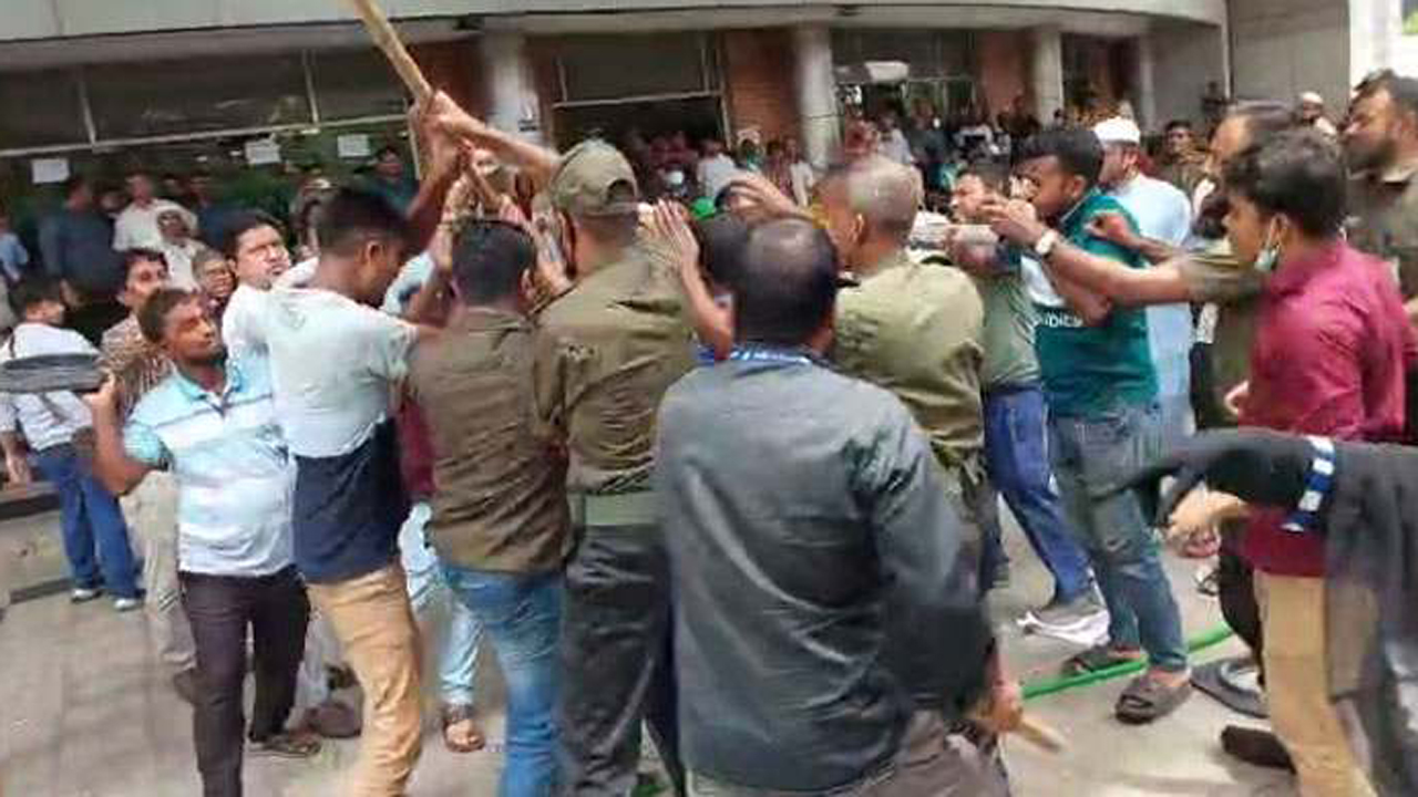 চিকিৎসক-নার্সদের কর্মবিরতিতে ‘জুলাই আহতদের’ হামলার অভিযোগ