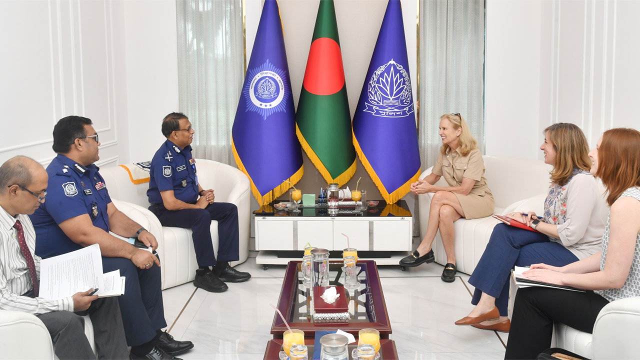 আইজিপির সঙ্গে রবার্ট এফ কেনেডি মানবাধিকার সংস্থার প্রতিনিধিদলের সাক্ষাৎ
