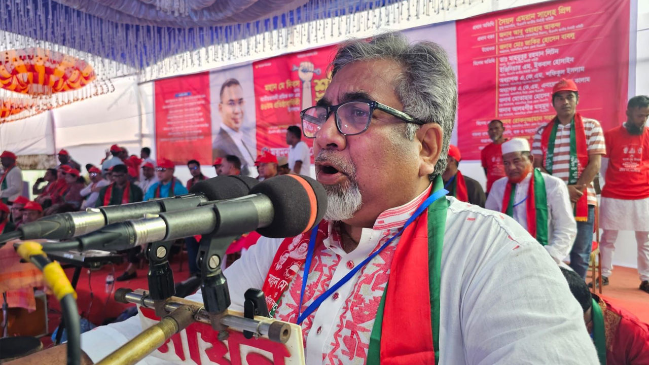 বিএনপির ছত্রছায়ায় রাজনীতি করে এখন ল্যাং মারতে চেষ্টা করছে একটি দল