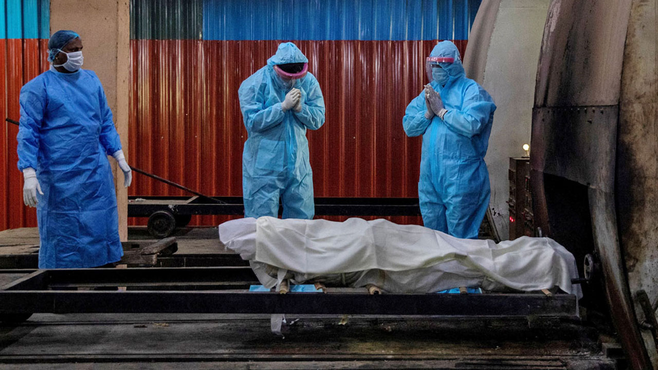 ভারতে করোনায় আক্রান্ত বৃদ্ধের মৃত্যু, বাড়ছে সংক্রমণ