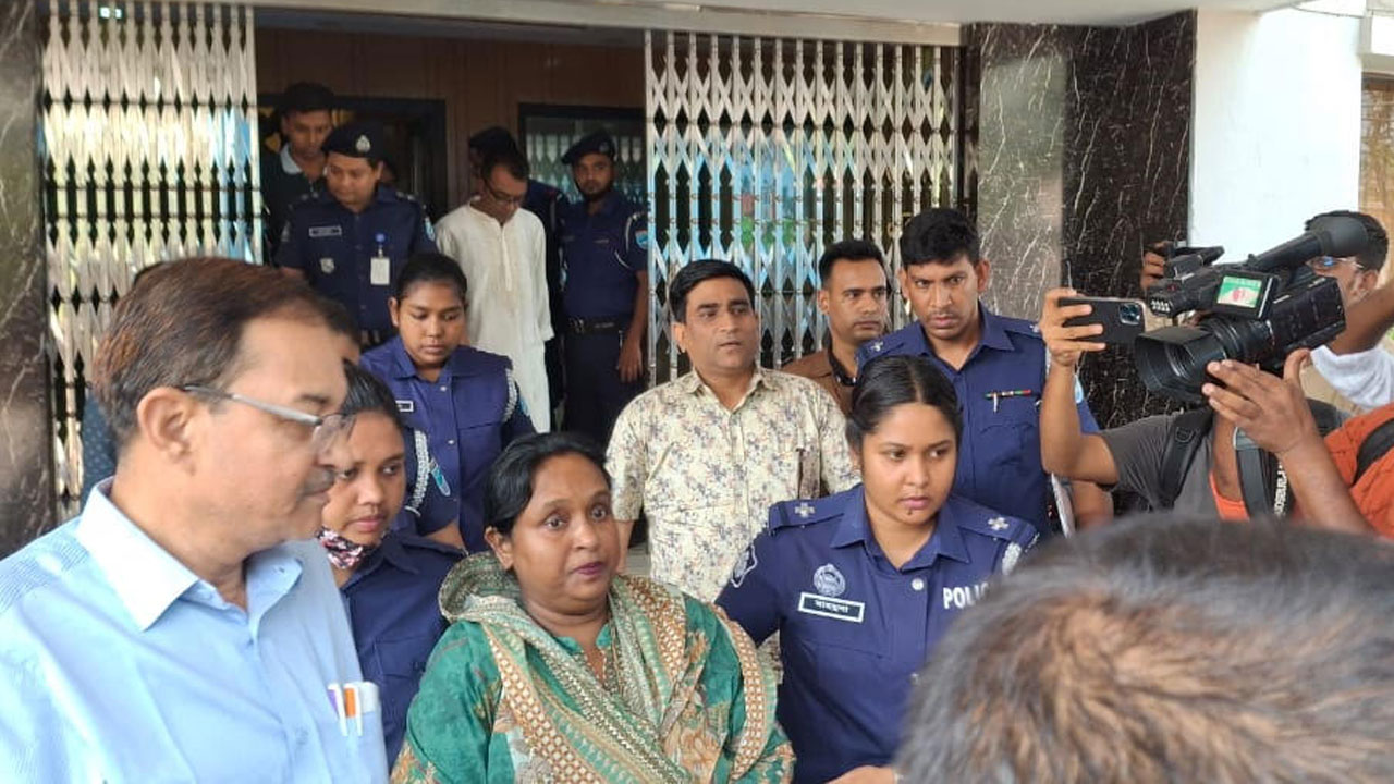 হত্যা মামলায় গ্রেপ্তার দেখিয়ে কারাগারে পাঠানো হলো আইভীকে