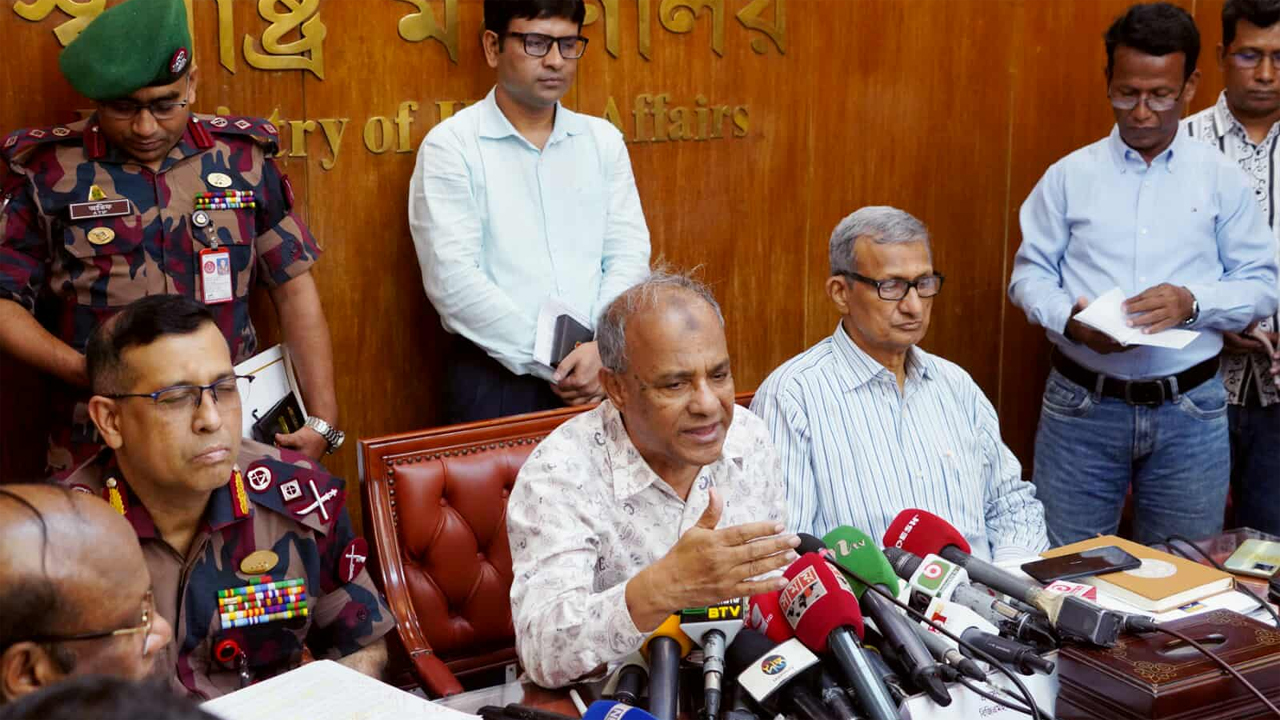 সীমান্ত দিয়ে গবাদিপশু ঢুকলে ব্যবস্থা : স্বরাষ্ট্র উপদেষ্টা