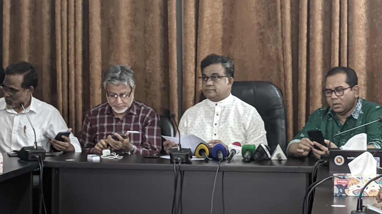 ৩২ বছর পর মধ্যরাতে জাকসু নির্বাচনের তারিখ ঘোষণা