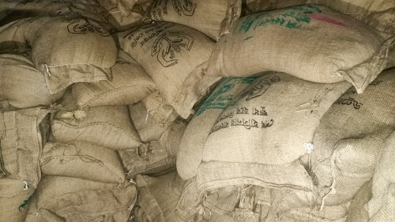 জামালপুরে ৬০৩ বস্তা সরকারি চাল জব্দ