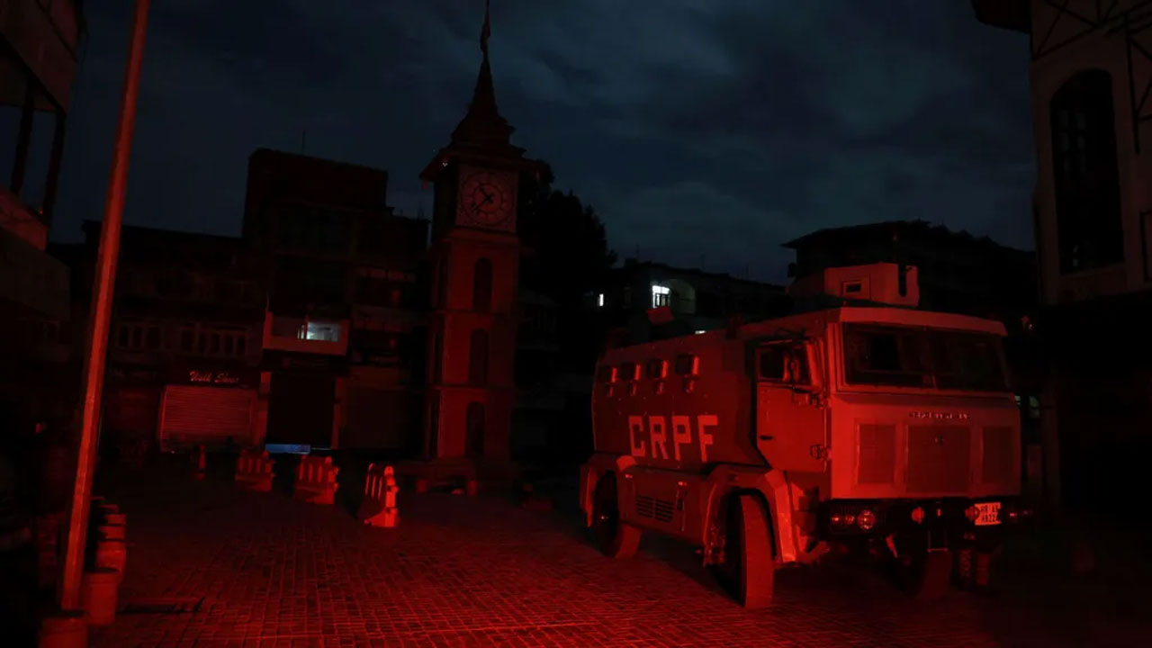 তিনটি সামরিক স্থাপনায় হামলা চালিয়েছে পাকিস্তান, বলছে ভারত