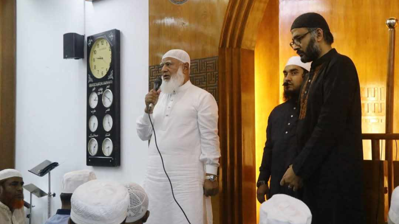 ছেলের ইমামতিতে ব্যারিস্টার রাজ্জাকের প্রথম জানাজা অনুষ্ঠিত