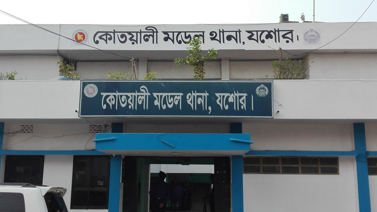 কুড়িয়ে পাওয়া বোমা বিস্ফোরণে শিশুর মৃত্যু, ভাই-বোন আহত