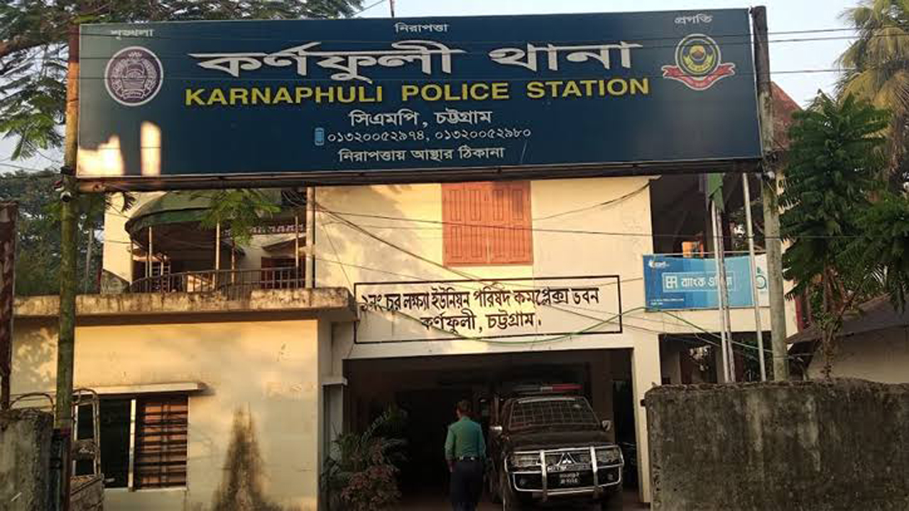 চট্টগ্রামে অভিযানে যাওয়ার পথে পুলিশের ওপর হামলা, ওসি আহত