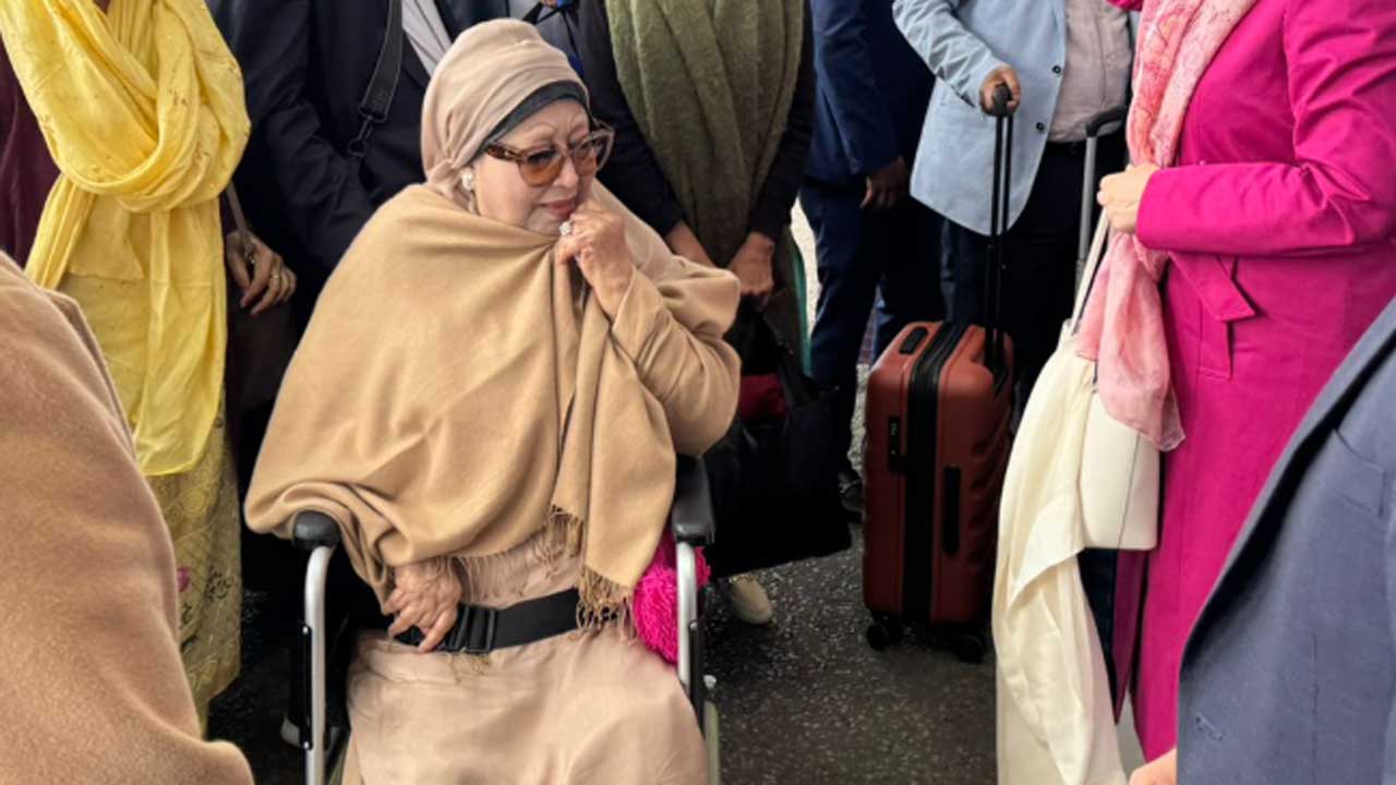 হিথ্রো বিমানবন্দরে পৌঁছেছেন খালেদা জিয়া