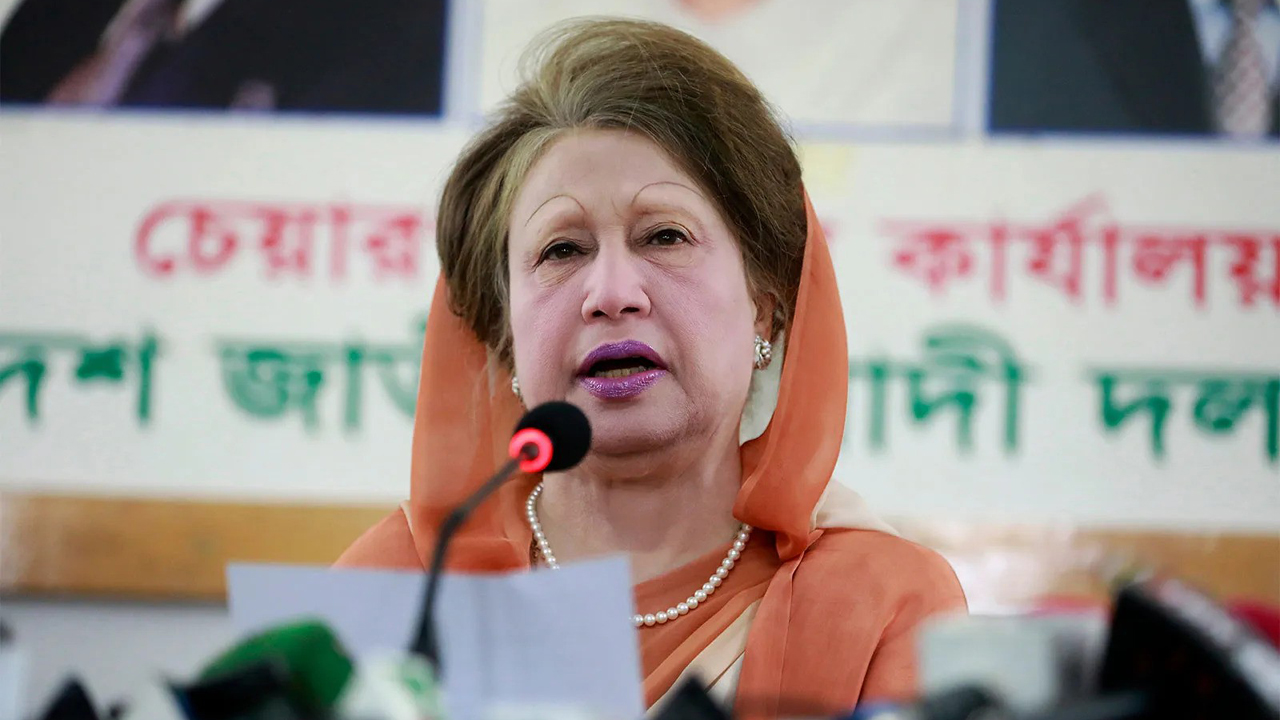 বাংলাদেশ বিমানে নয়, এয়ার অ্যাম্বুলেন্সে দেশে ফিরবেন খালেদা জিয়া