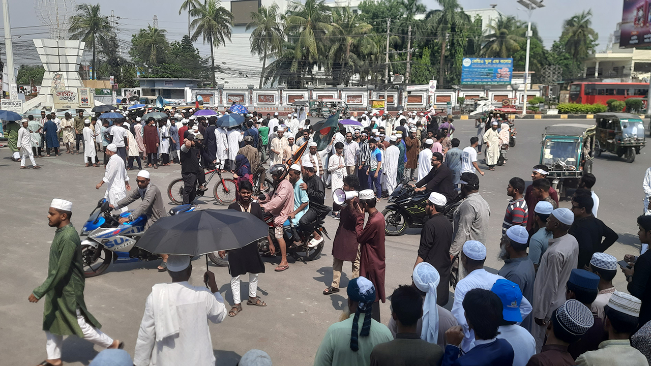 আ.লীগ নিষিদ্ধের দাবিতে খুলনায় ছাত্র-জনতার ‘ব্লকেড’ কর্মসূচি