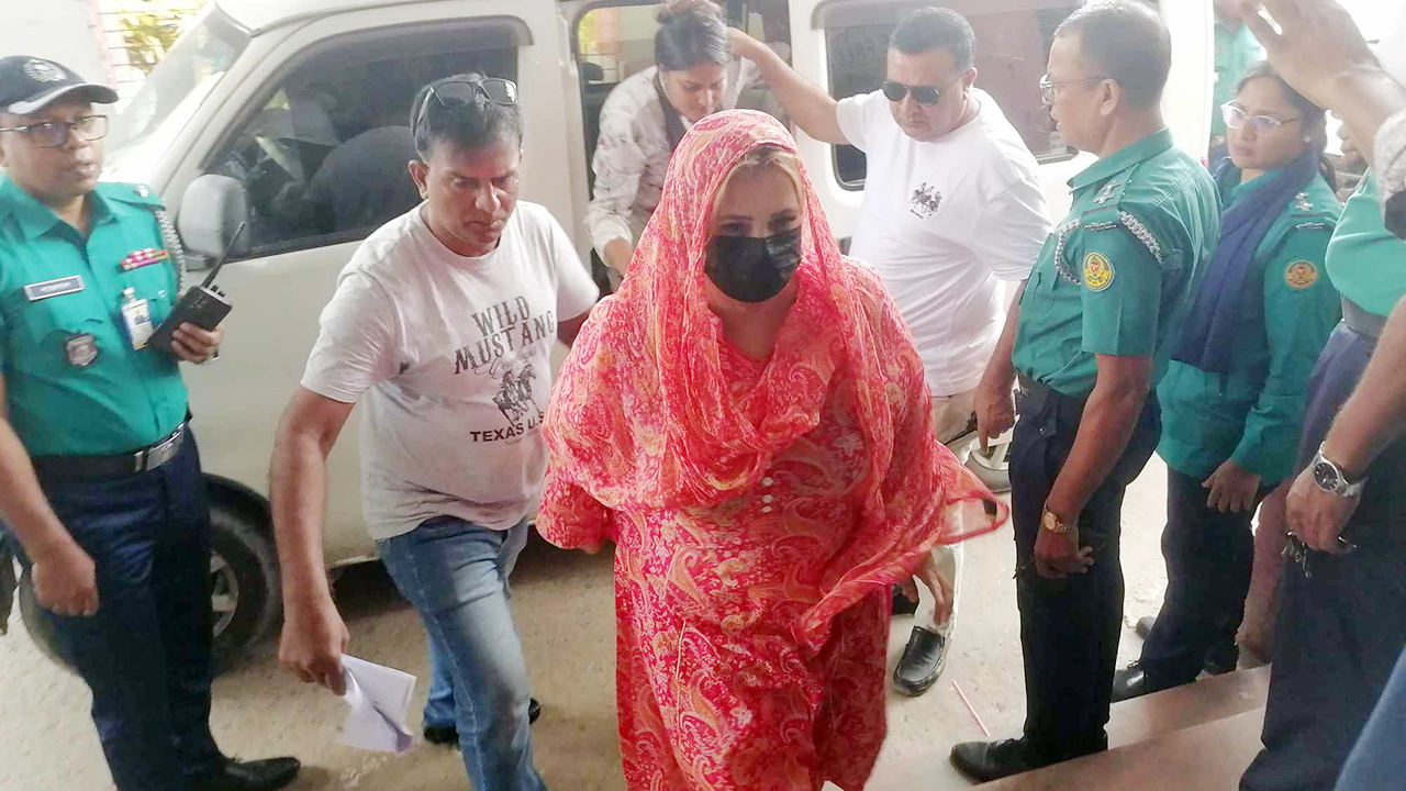 বিমানবন্দরে গ্রেপ্তার যুব মহিলা লীগ নেত্রী তন্দ্রা কারাগারে