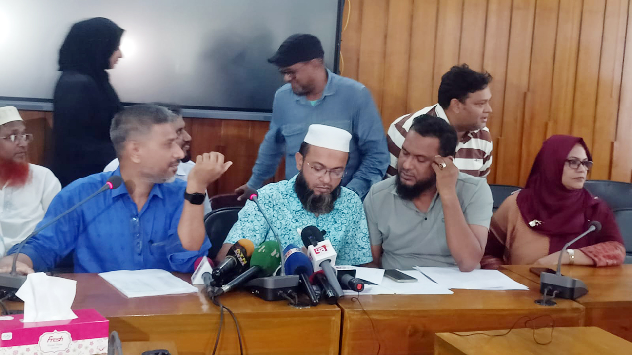 কুয়েট উপাচার্যের প্রতি শিক্ষকদের অনাস্থা, পদত্যাগ দাবি