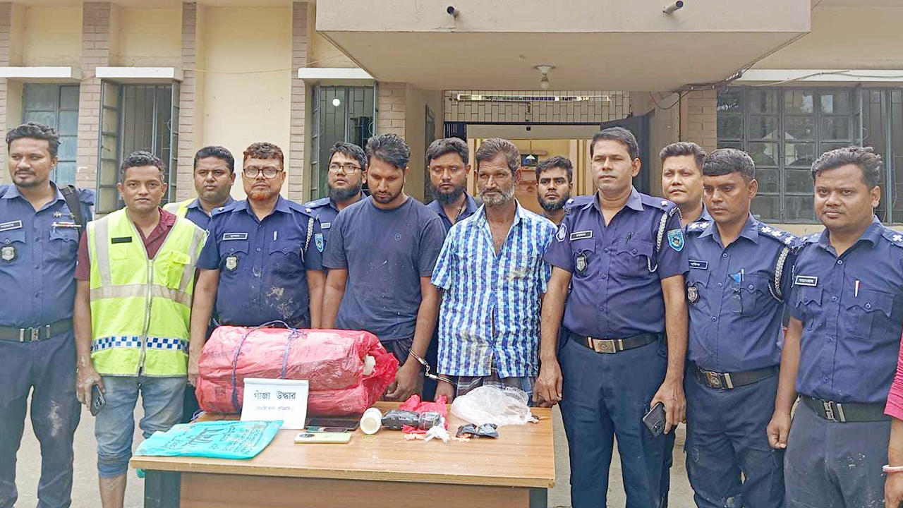 কুড়িগ্রামে মাদক ব্যবসায়ীকে ছিনিয়ে নিতে পুলিশের ওপর হামলা