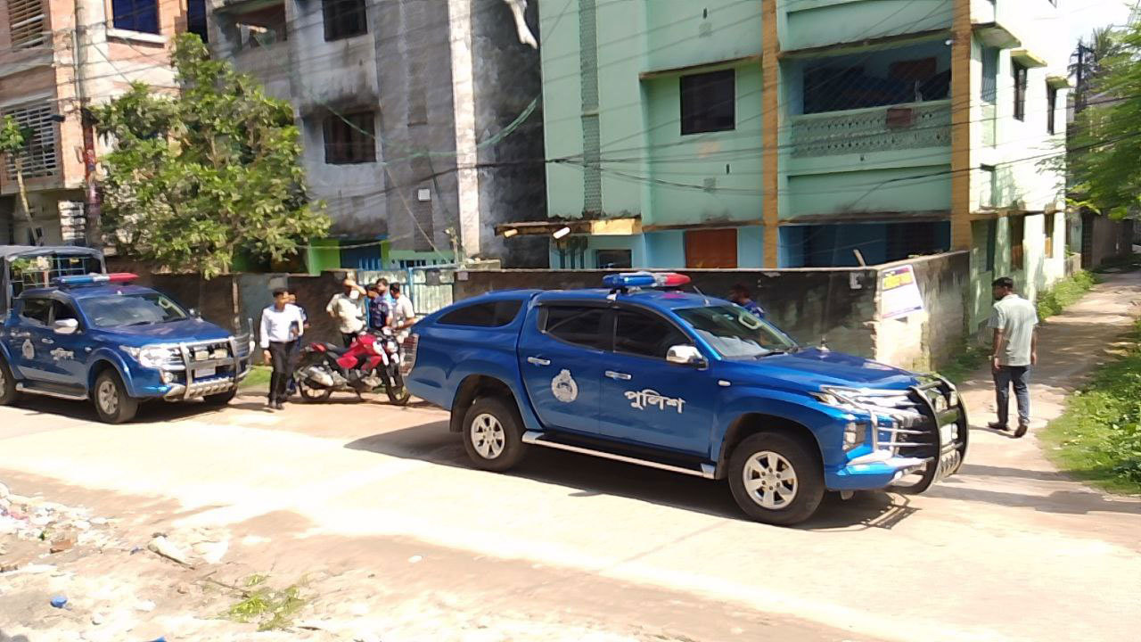 দেড় মাস আগে থেকে কুষ্টিয়ায় ভাড়া বাসায় থাকতেন সুব্রত বাইন