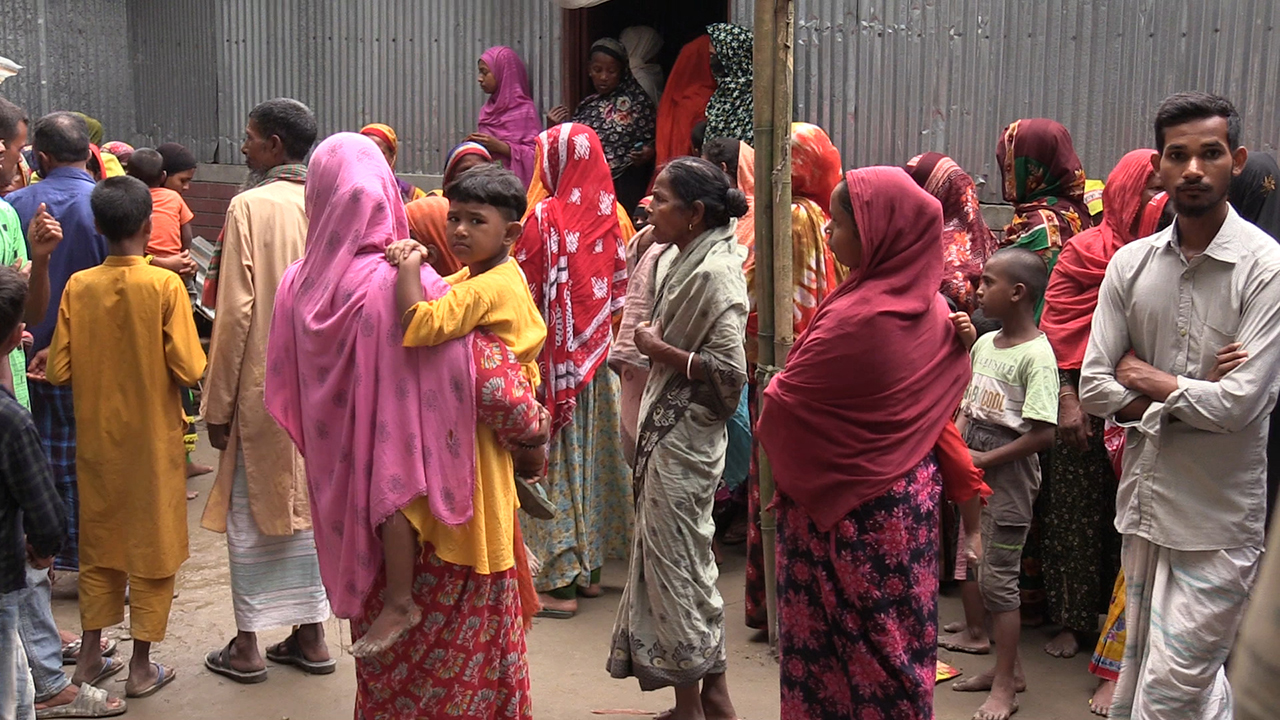 গরু বাঁচাতে গিয়ে বিদ্যুৎস্পৃষ্টে মা-ছেলের মৃত্যু