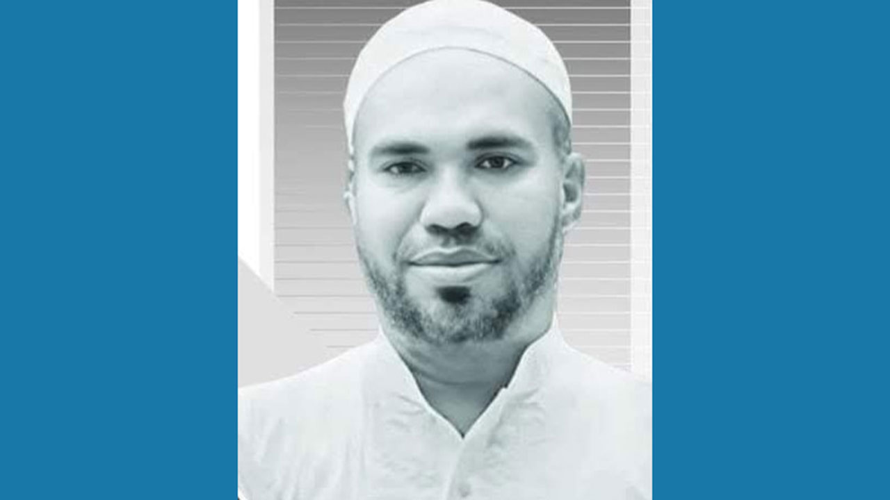 লক্ষ্মীপুরে হ্যান্ডকাপসহ আ.লীগ নেতাকে ছিনিয়ে নিলেন জনতা