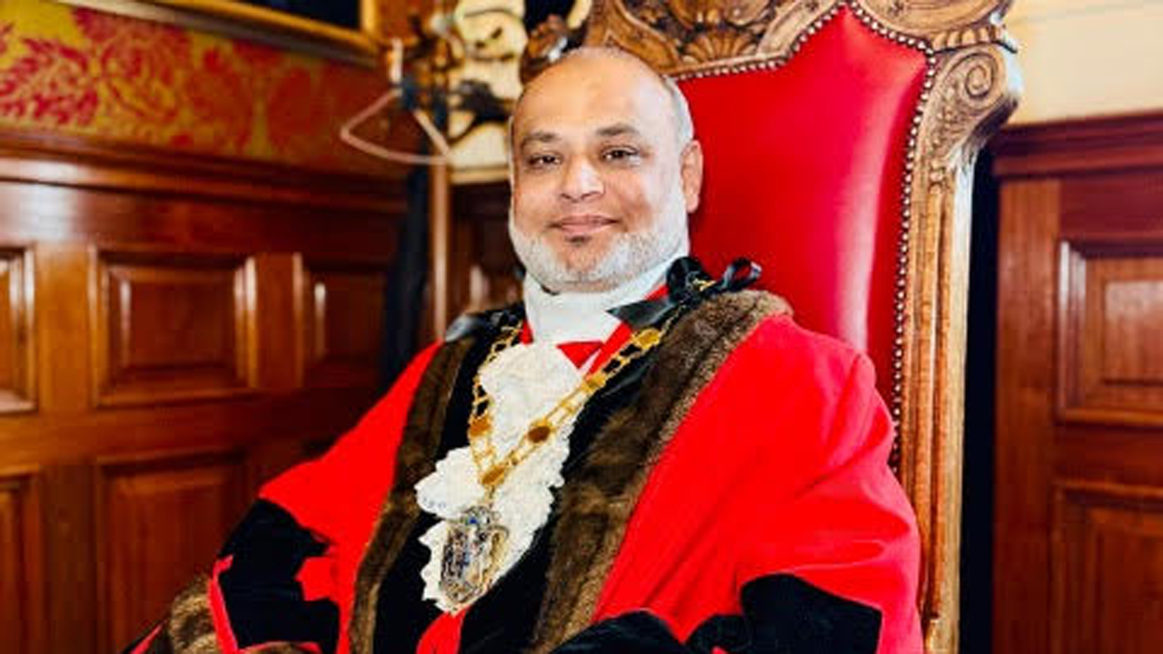 লন্ডনে ডেপুটি সিভিক মেয়র হলেন বাংলাদেশি বংশোদ্ভুত মুহাম্মদ ইসলাম