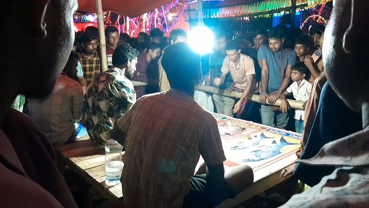 কনস্টেবলকে মারধর করে ৩০ রাউন্ড বুলেট নিয়ে গেছে জুয়াড়িরা