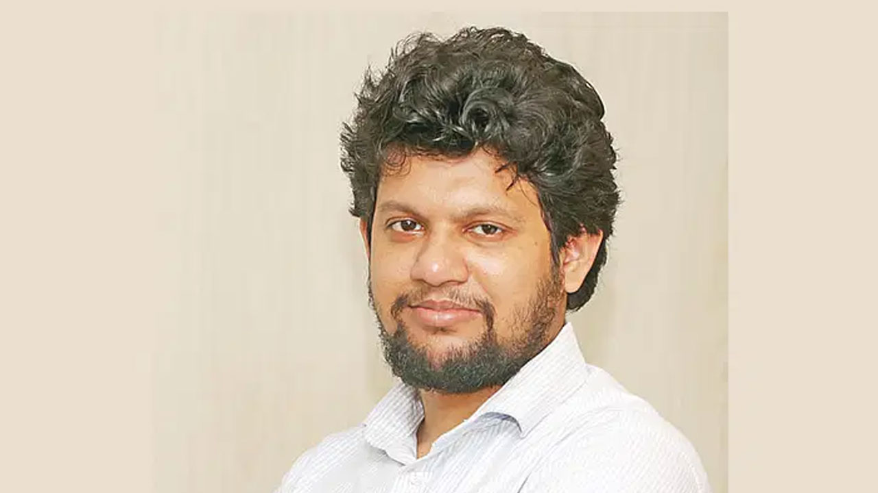 আ.লীগের কার্যক্রম নিষিদ্ধ হলো, লড়াই এখনও বাকি : মাহফুজ আলম