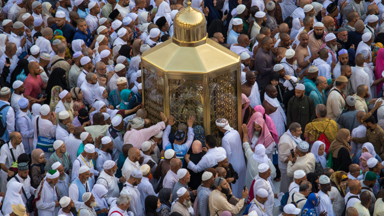 তাওয়াফের পর নামাজ পড়ার নিয়ম