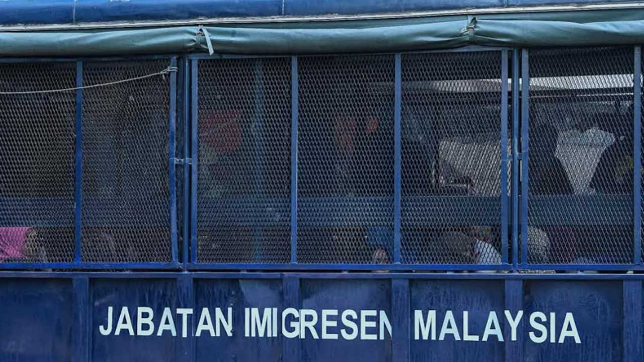 মালয়েশিয়ায় ২৬ বাংলাদেশিসহ ১৩৪ অভিবাসী আটক