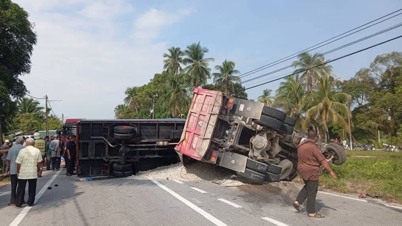 মালয়েশিয়ায় সড়ক দুর্ঘটনায় ৮ পুলিশ সদস্য নিহত