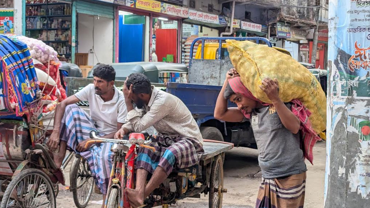 ‘এসব দিবস আমাদের মতো দিনমজুরের জন্য আসেনি’