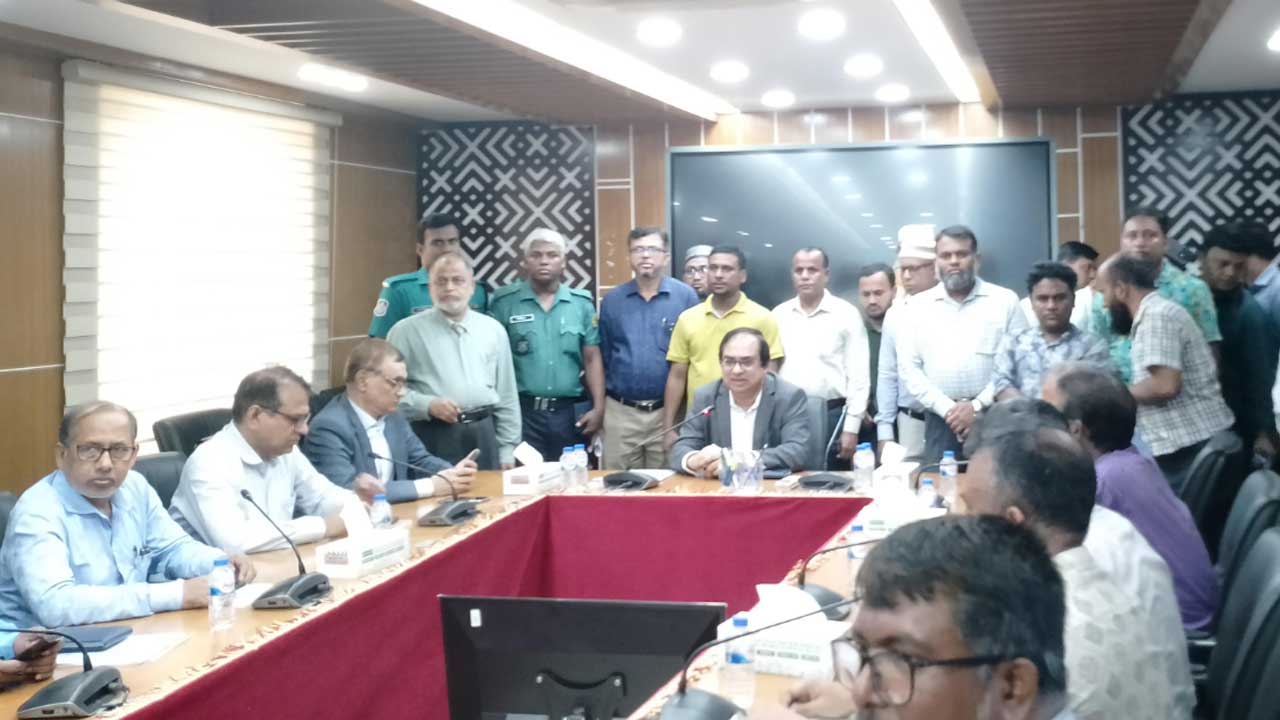 কর্মচারীদের দাবি প্রধান উপদেষ্টার কাছে তুলে ধরবেন মন্ত্রিপরিষদ সচিব