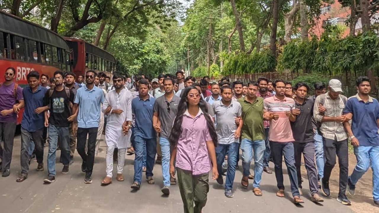 শিক্ষার্থী সাম্য হত্যার প্রতিবাদে চবি ছাত্রদলের বিক্ষোভ মিছিল