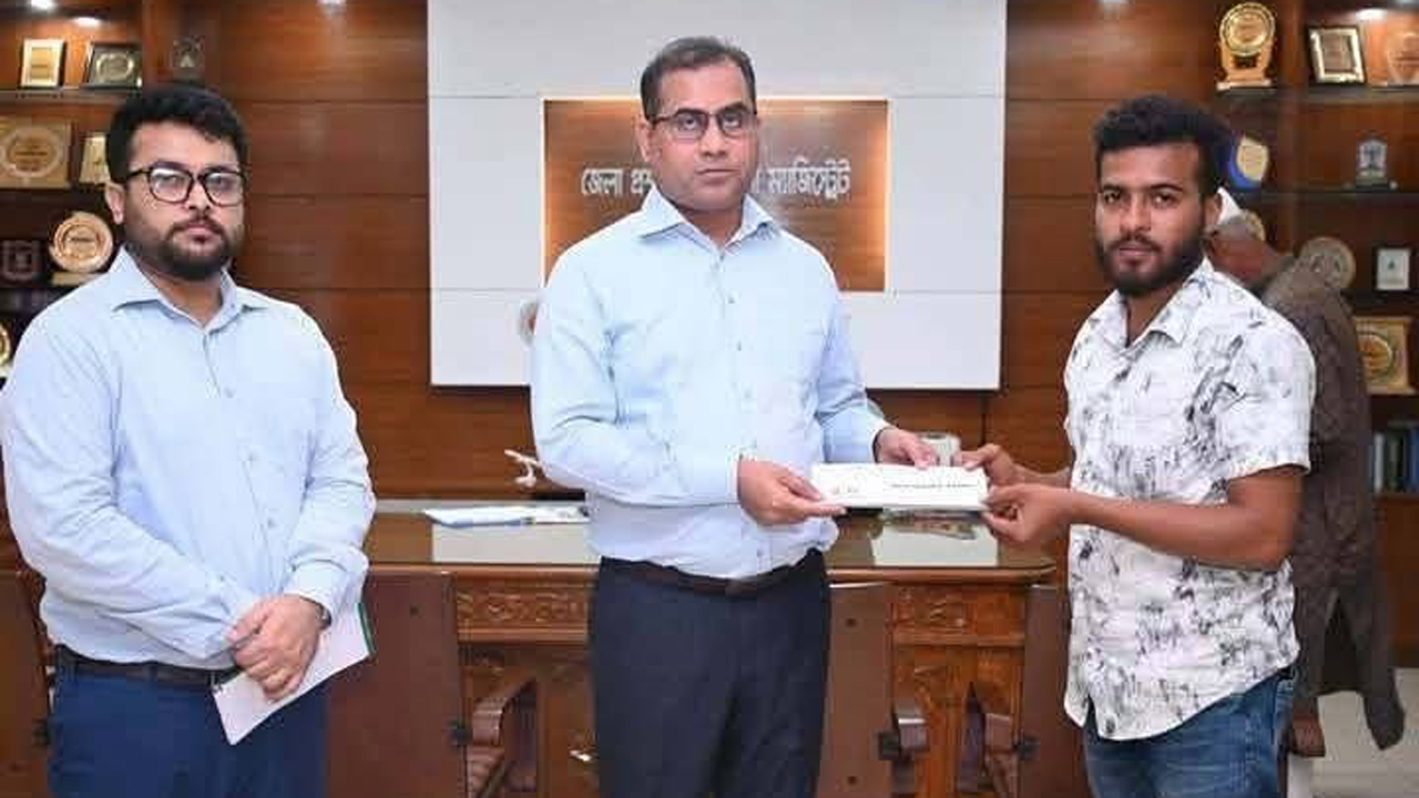 খুলনায় যুবলীগ নেতা পেলেন জুলাই যোদ্ধা অনুদান, তদন্ত কমিটি গঠন