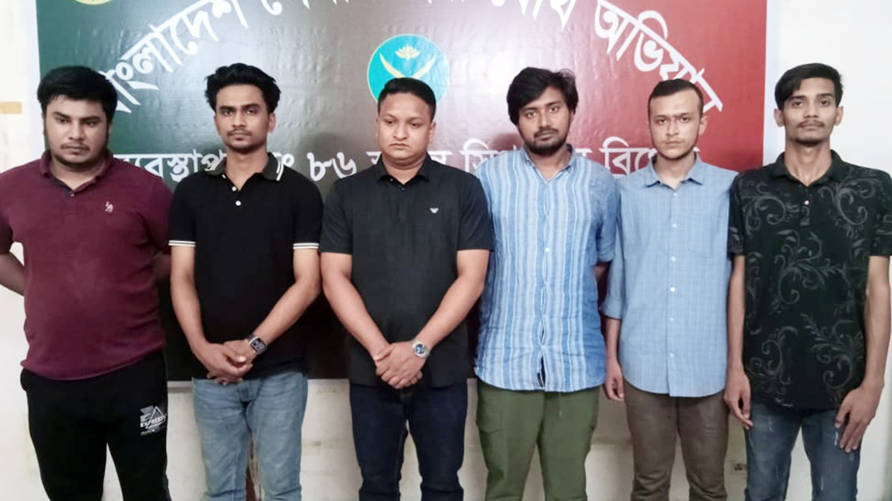 মিরপুরে কলেজ কর্তৃপক্ষের সঙ্গে বাগবিতণ্ডা ও হাতাহাতি, আটক ৬