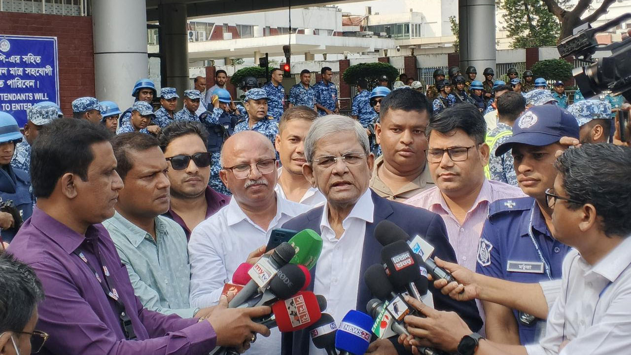 খালেদা জিয়ার ফিরে আসা গণতন্ত্রে উত্তরণের পথ সহজ করবে