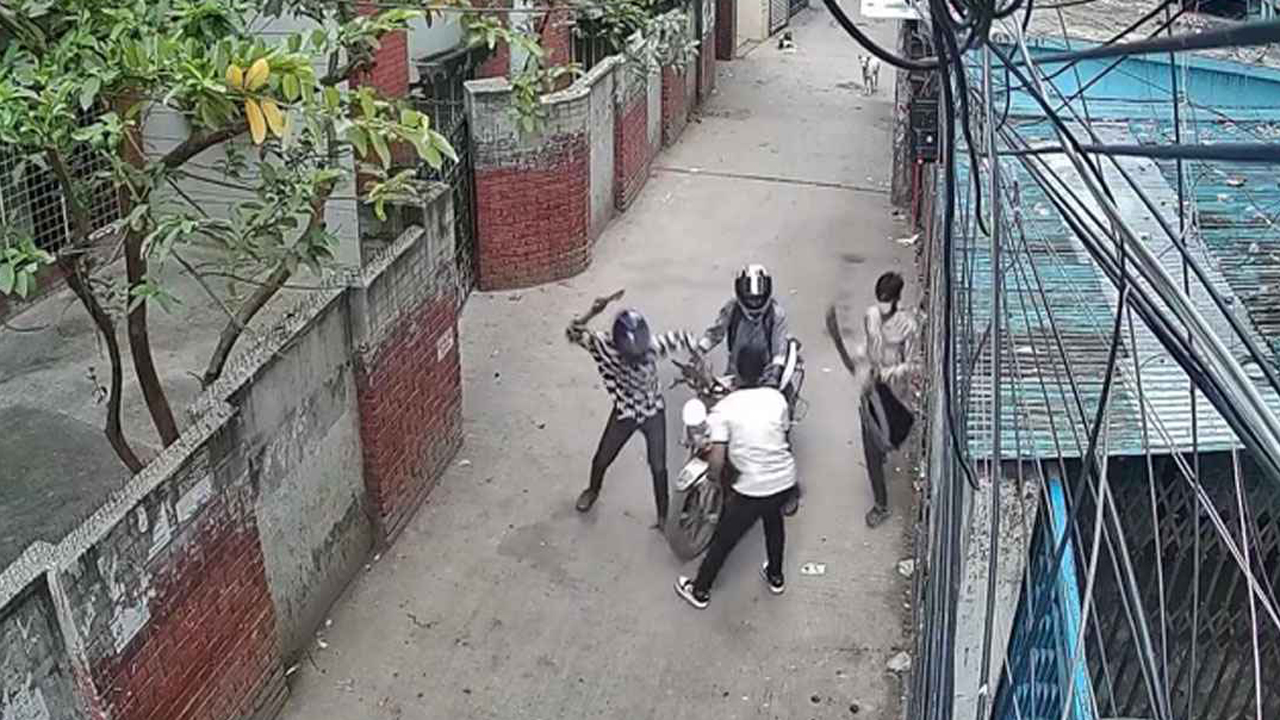 দিন-দুপুরে মগবাজারে দুর্ধর্ষ ছিনতাইয়ের ঘটনায় মামলা