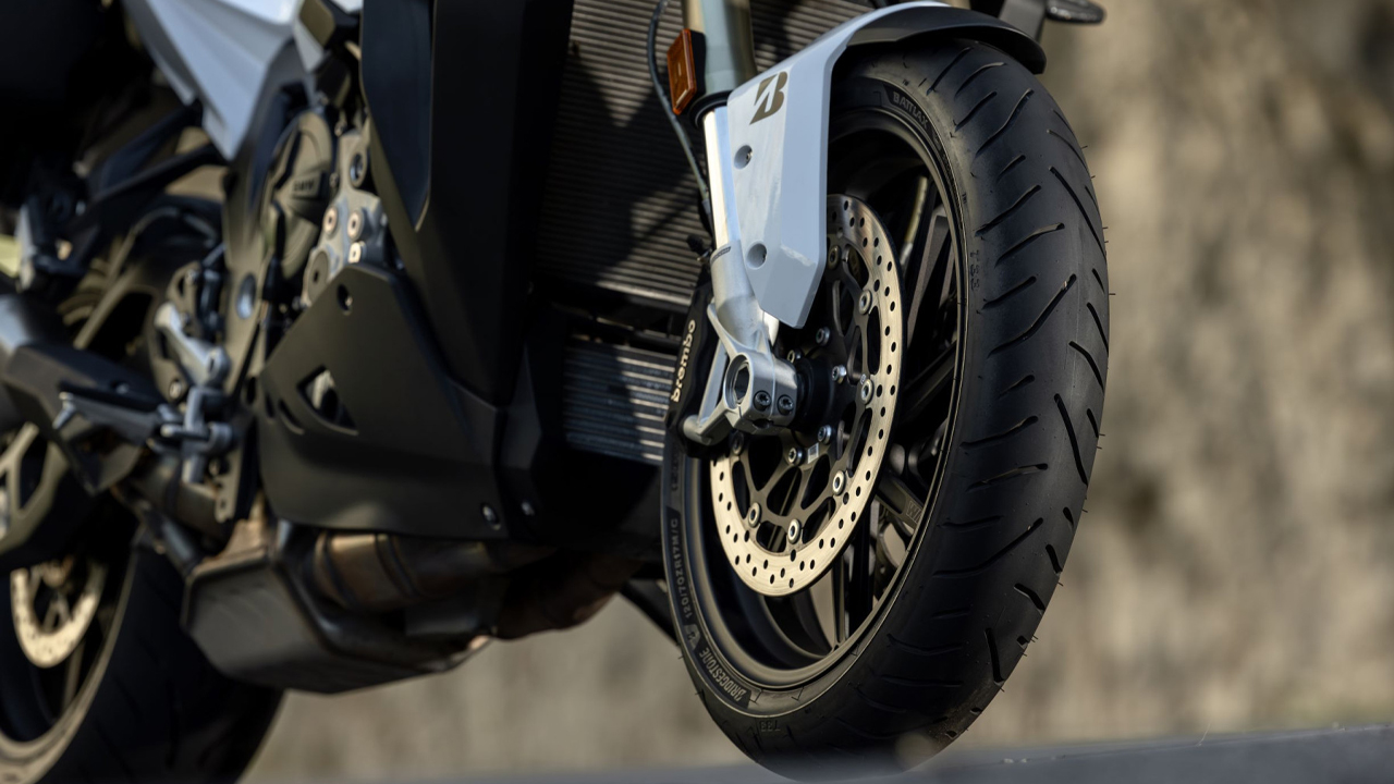 মোটরসাইকেলে মোটা টায়ার ব্যবহারের সুবিধা-অসুবিধা