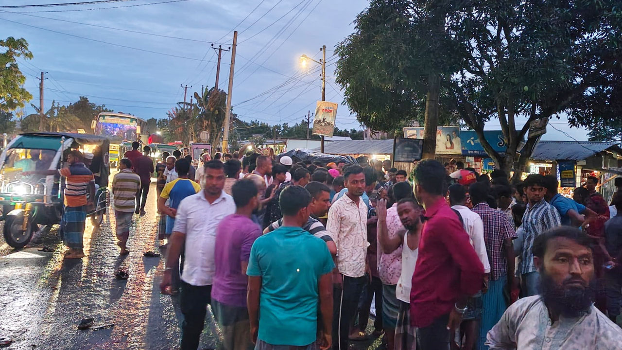 ময়মনসিংহে বিআরটিসি বাসের সঙ্গে মাহেন্দ্রের সংঘর্ষ, নিহত ৩