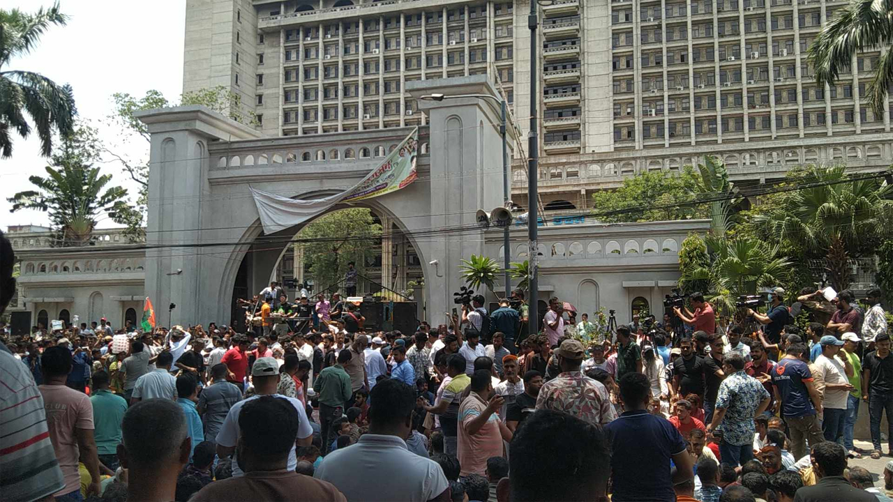 ব্লকেডে আটকা নগর ভবন, বন্ধ সেবা কার্যক্রম