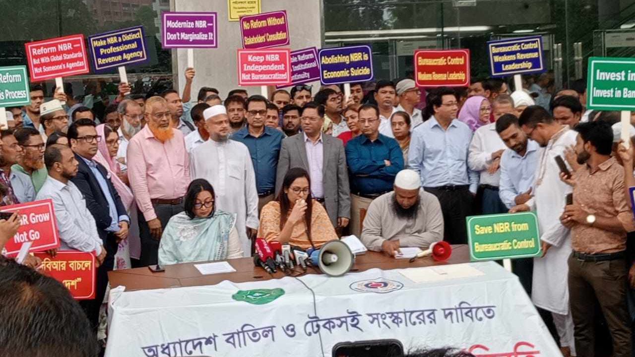 সমঝোতায় এনবিআর, স্থগিত হচ্ছে আন্দোলন