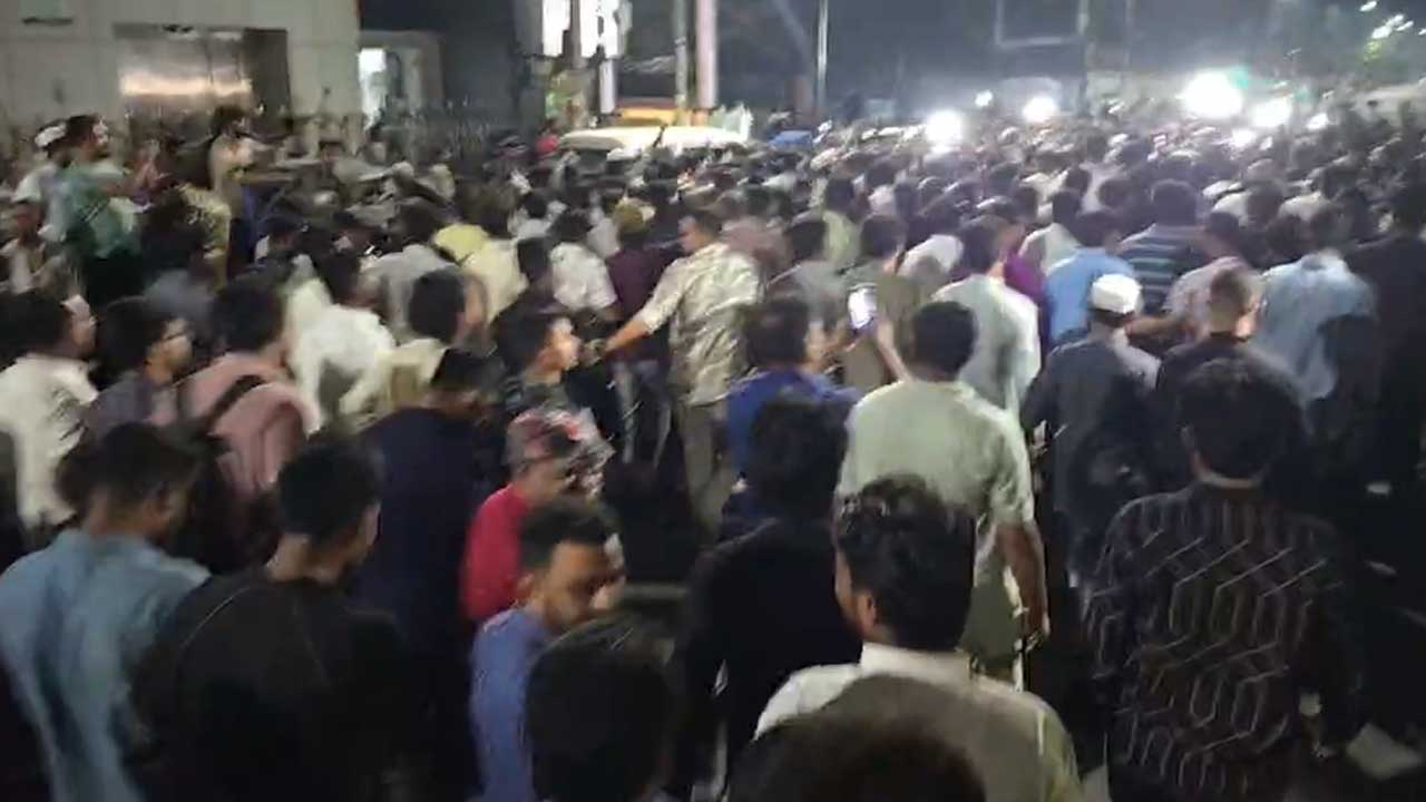 হাসনাত আব্দুল্লাহর গাড়িতে হামলার প্রতিবাদে এনসিপির বিক্ষোভ