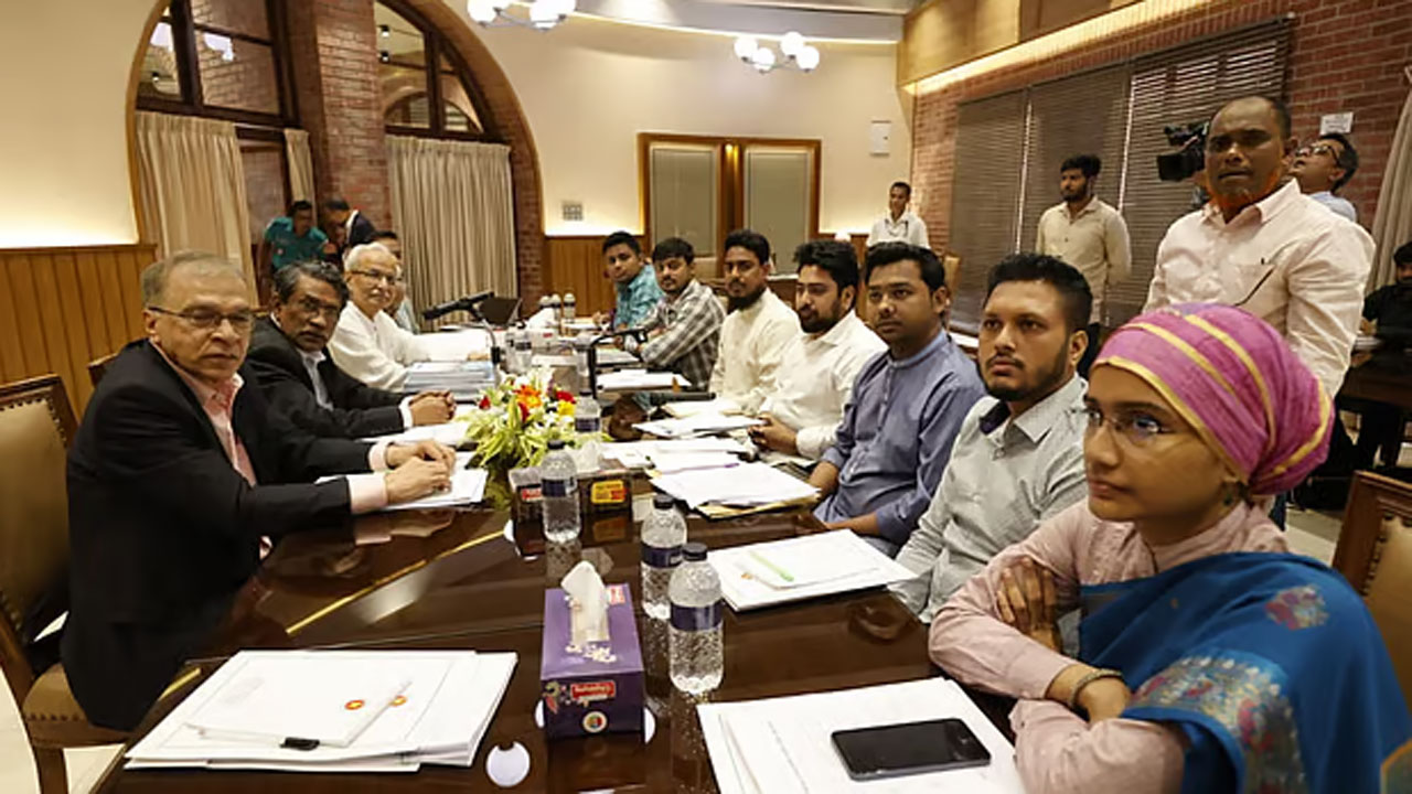 এনসিপির সঙ্গে আজ বর্ধিত আলোচনায় বসছে ঐকমত্য কমিশন
