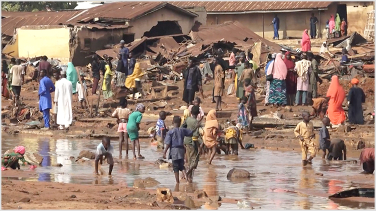 নাইজেরিয়ায় ভয়াবহ বন্যায় ভেসে গেলেন শত শত মানুষ