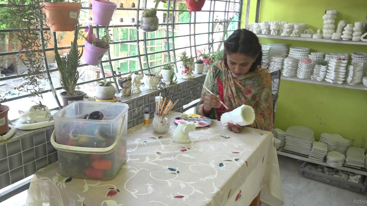 ৫০০ টাকায় অনলাইন ব্যবসা শুরু, এখন মাসে আয় লাখ টাকা