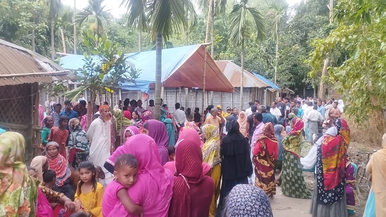 শ্বশুরকে বাঁচাতে গিয়ে প্রাণ গেল গৃহবধূরও, শাশুড়ি হাসপাতালে