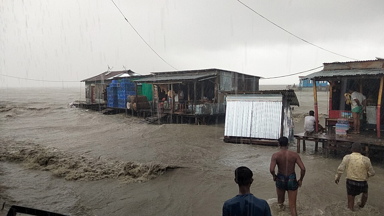 নোয়াখালীতে ২৪ ঘণ্টায় ২৮৫ মি.মি. বৃষ্টিপাত, নিম্নাঞ্চল প্লাবিত